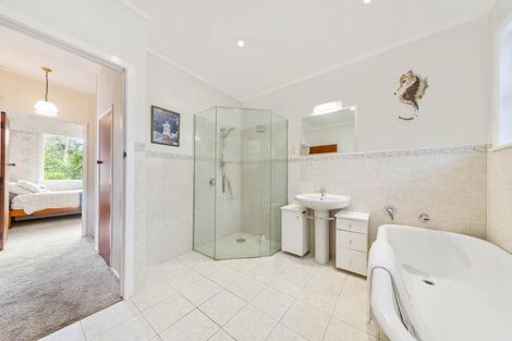 Photo of property in 2 Kay Road, Swanson, Auckland, 0614