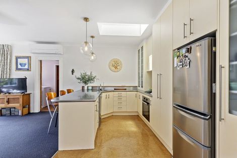 Photo of property in 31 Derwent Street, Island Bay, Wellington, 6023
