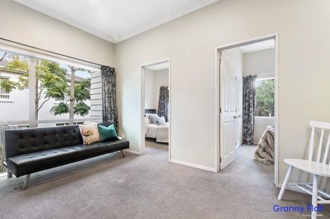 Photo of property in 11 Springvale Drive, Fairview Heights, Auckland, 0632