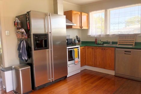 Photo of property in 5 Duncan Avenue, Te Atatu South, Auckland, 0610