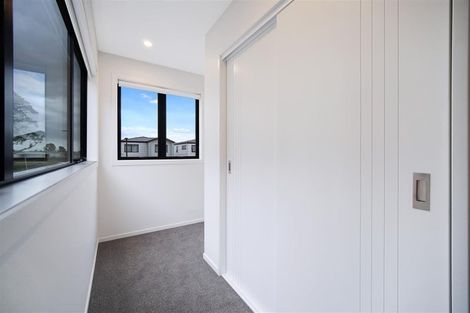 Photo of property in 31 Aramata Road, Papakura, 2110