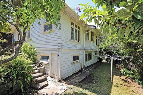 Photo of property in 2 Convent Road, Bluff Hill, Napier, 4110