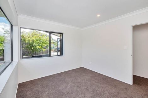 Photo of property in 2/36 Devon Road, Bucklands Beach, Auckland, 2012