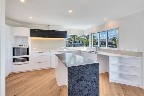 Photo of property in 2/36 Devon Road, Bucklands Beach, Auckland, 2012