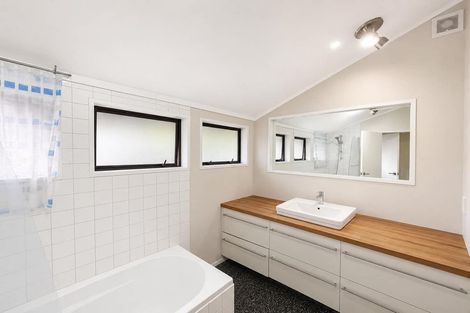 Photo of property in 30 Charles Dickens Drive, Mellons Bay, Auckland, 2014