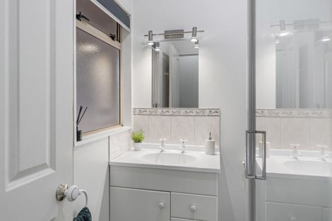 Photo of property in 19 Te Urunga Place, Acacia Bay, Taupo, 3330