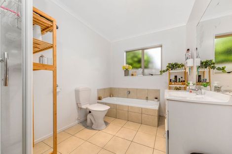 Photo of property in 9 Neesons Way, Glendene, Auckland, 0602