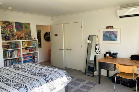 Photo of property in 5 Pendene Place, Forrest Hill, Auckland, 0620