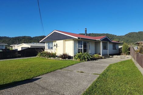 Photo of property in 100 Domett Esplanade, Cobden, Greymouth, 7802