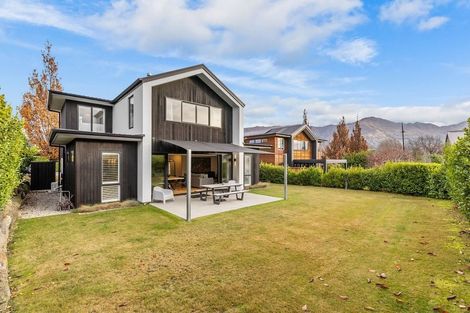 Photo of property in 9 Kamahi Street, Wanaka, 9305