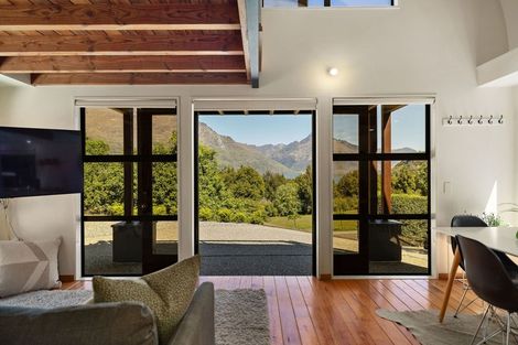 Photo of property in 281 Fernhill Road, Sunshine Bay, Queenstown, 9300