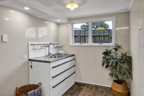 Photo of property in 90 Manawapou Road, Hawera, 4610