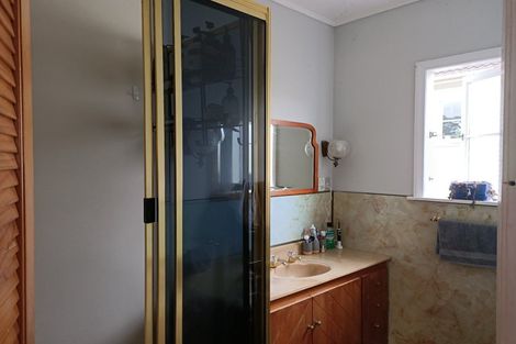 Photo of property in 9 Waiohua Road, Greenlane, Auckland, 1061