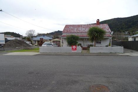 Photo of property in 10 Market Street, Picton, 7220
