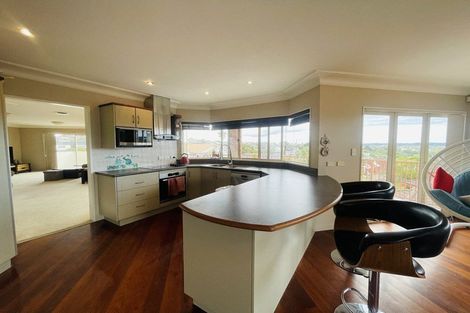 Photo of property in 10 Bonnard Place, West Harbour, Auckland, 0618