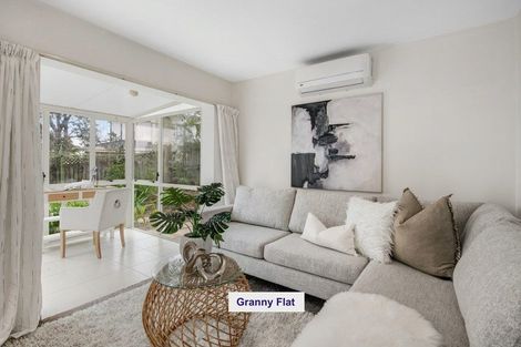 Photo of property in 12 Mandeville Place, Unsworth Heights, Auckland, 0632