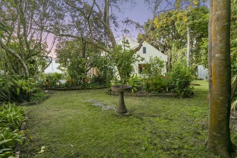 Photo of property in 32c Isobel Road, Greenhithe, Auckland, 0632