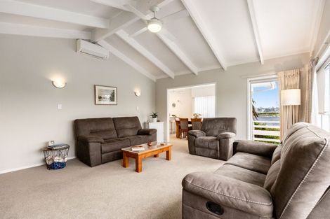 Photo of property in 20 Matuhi Rise, Henderson, Auckland, 0612