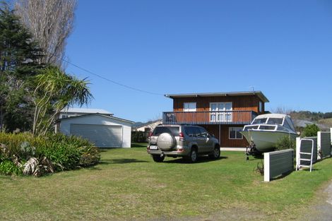 Photo of property in 15 Hicks Place, Cooks Beach, Whitianga, 3591