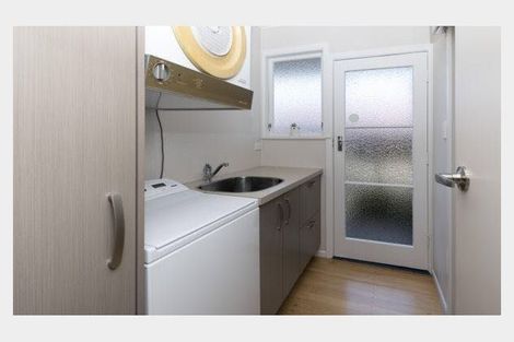 Photo of property in 39 Megan Avenue, Pakuranga Heights, Auckland, 2010