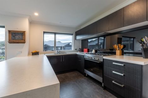Photo of property in 6 D'urville Place, Kelvin Grove, Palmerston North, 4414