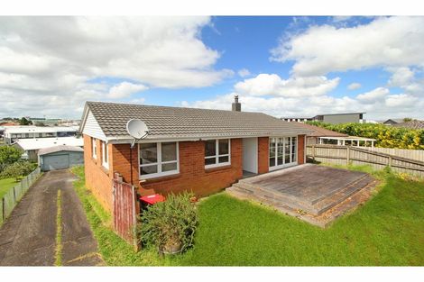 Photo of property in 69 Arimu Road, Papakura, 2110