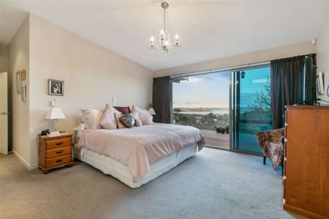 Photo of property in 5a Bernleigh Terrace, West Harbour, Auckland, 0618