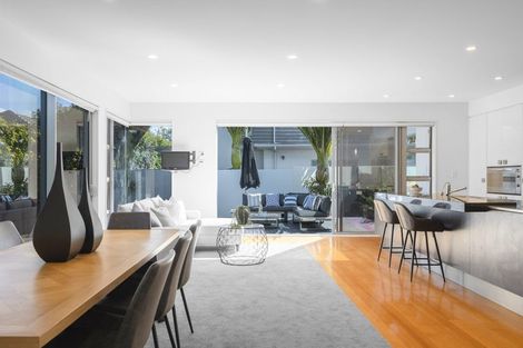 Photo of property in 10a Waterloo Road, Milford, Auckland, 0620