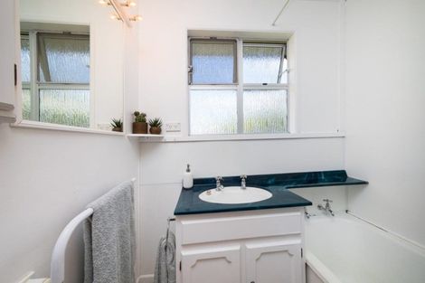 Photo of property in 11 Dorset Crescent, Hokowhitu, Palmerston North, 4410