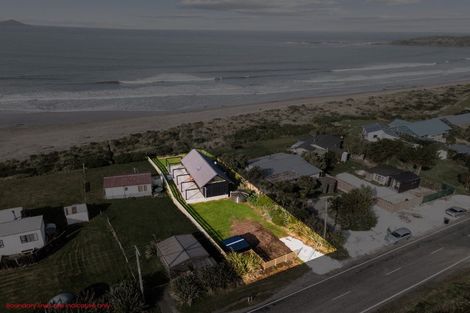 Photo of property in 497 Waikawa-curio Bay Road, Curio Bay, Tokanui, 9884