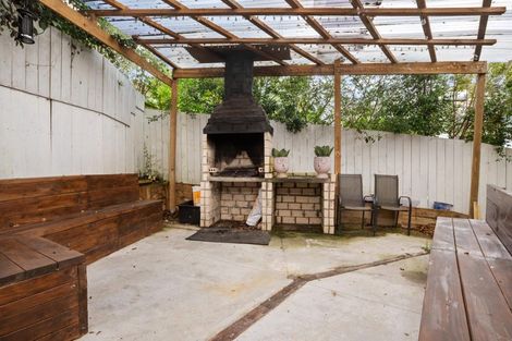 Photo of property in 2/6 Makora Road, Massey, Auckland, 0614