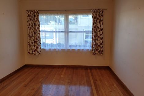 Photo of property in 11 College Road, Northcote, Auckland, 0627
