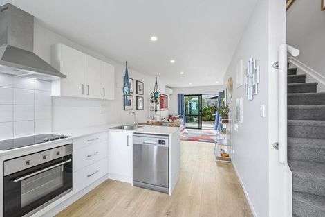 Photo of property in 3/6 South Pacific Place, Henderson, Auckland, 0612