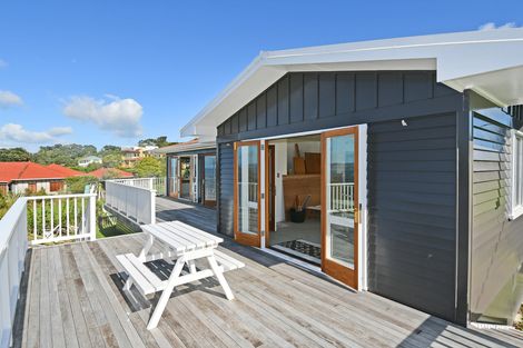 Photo of property in 4 Penguin Street, Leigh, 0985