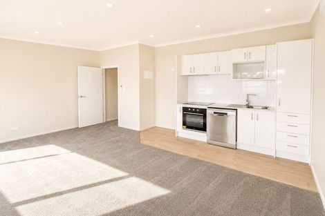 Photo of property in 10/19 Collins Avenue, Tawa, Wellington, 5028