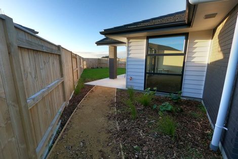 Photo of property in 90 Johnstone Drive, Fitzherbert, Palmerston North, 4410