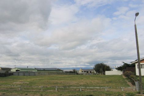 Photo of property in 32 Hennessy Street East, Foxton Beach, Foxton, 4815