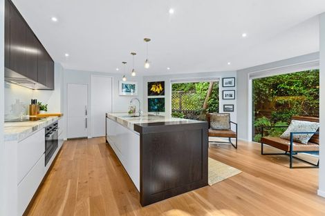 Photo of property in 15c Rodney Road, Northcote Point, Auckland, 0627