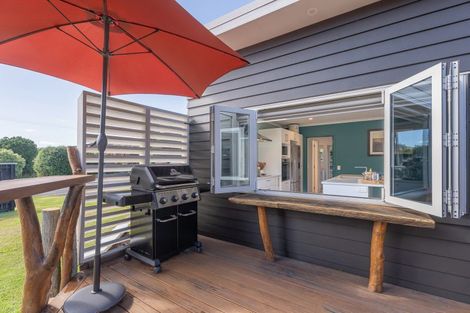 Photo of property in 56 Hahei Beach Road, Hahei, Whitianga, 3591