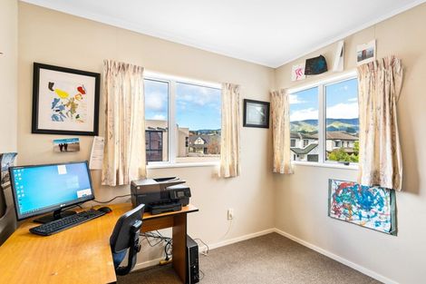 Photo of property in 16 Kingfisher Close, Brown Owl, Upper Hutt, 5018