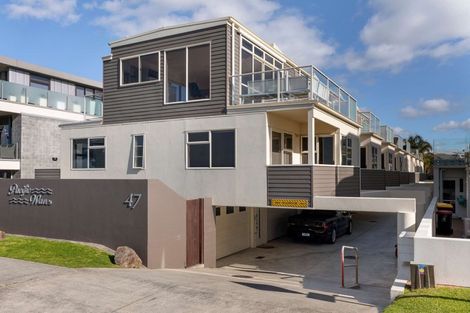 Photo of property in 4/47 Marine Parade, Mount Maunganui, 3116