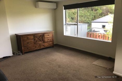 Photo of property in 3 Spruce Grove, Ranui, Porirua, 5024