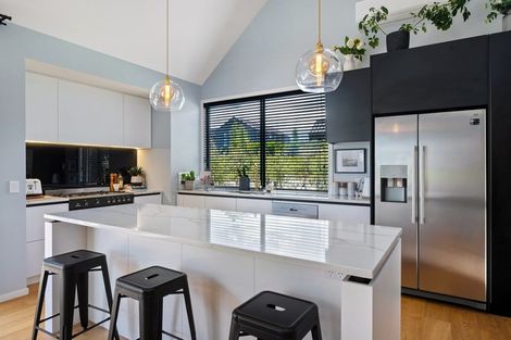 Photo of property in 32 Falconer Rise, Jacks Point, Queenstown, 9371