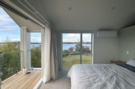Photo of property in 18 Macbeth Court, Milford, Auckland, 0620