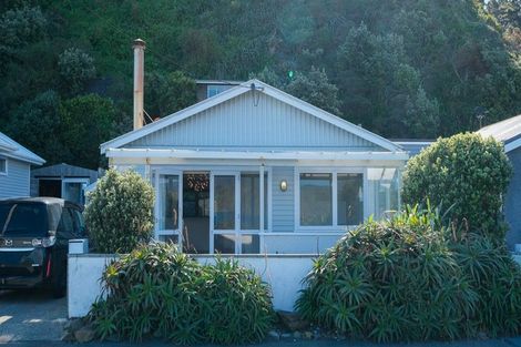 Photo of property in 174 Breaker Bay Road, Breaker Bay, Wellington, 6022