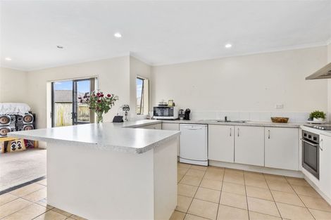 Photo of property in 37 Nicholas Gibbons Drive, Clendon Park, Auckland, 2103