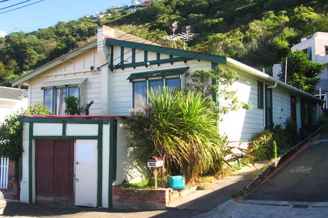 Photo of property in 180c Sutherland Road, Lyall Bay, Wellington, 6022