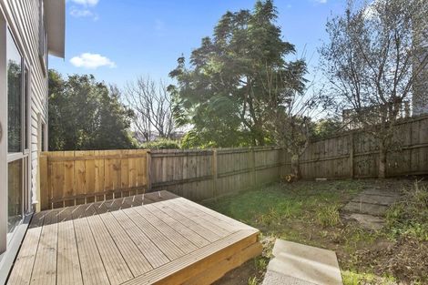 Photo of property in 2/6 John Jennings Drive, Oteha, Auckland, 0632