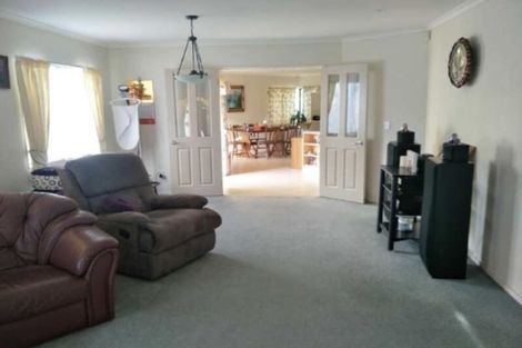 Photo of property in 33a Oakwood Grove, Eastern Beach, Auckland, 2012