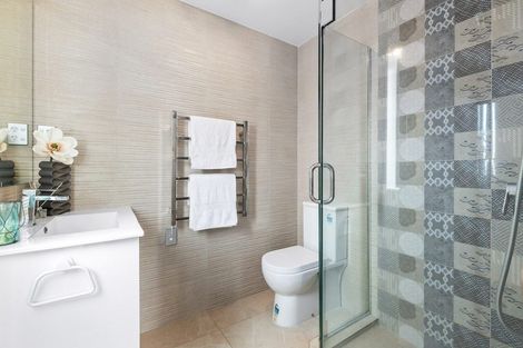 Photo of property in 4225a Great North Road, Glendene, Auckland, 0602